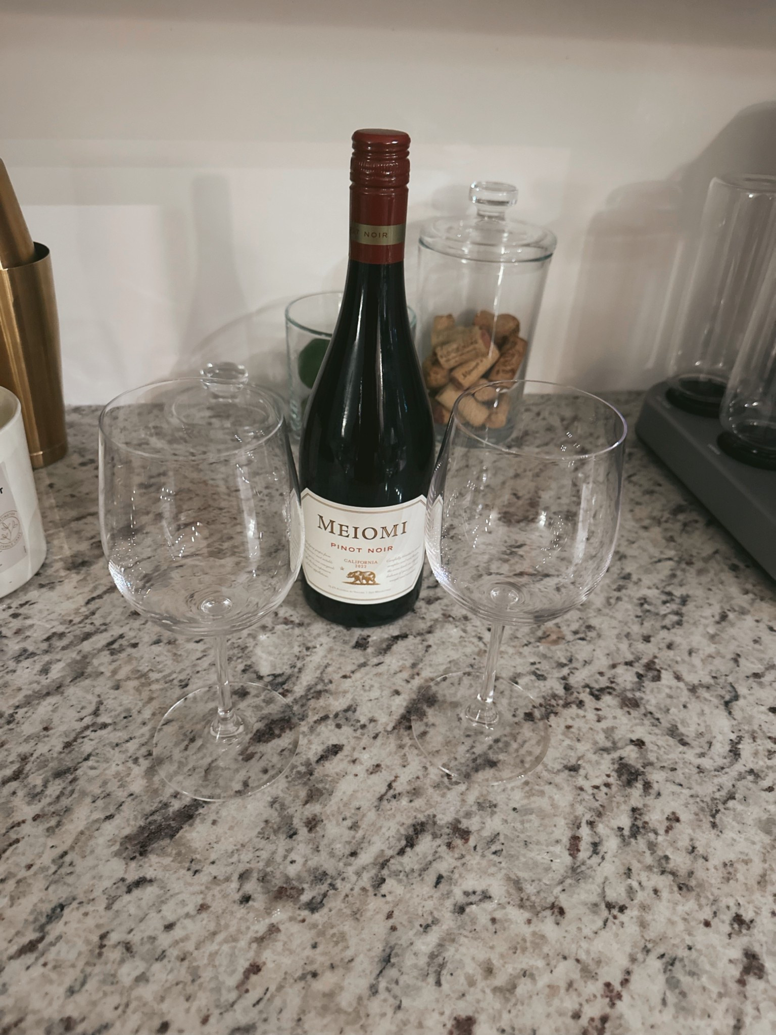 I love anything that has to do with cocktail glasses, wine glasses, or even a fresh bottle of wine 🍷✨ Thinking about starting a little wine or bar series on here — because pretty glassware and a good pour deserve their moment. Stay tuned! #WineLover #BarCartGoals #HomeEntertaining #CocktailHour #GlasswareGoals #WineNightIn #DrinkInStyle #HostEssentials #LTKHome #LTKEntertaining #AmazonFinds #WineWednesday #GirlsNightIn #BarCartStyling


#LTKHome #LTKParties #LTKFamily