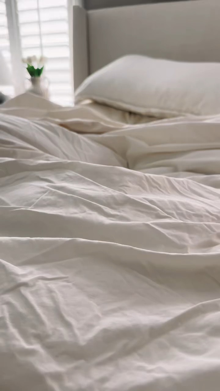 Hello Monday! Yesterday was a day well spent lounging in bed, drinking coffee, eating baked goods and enjoying the wonderful scent of my new @coppercandleco candle while reading and catching up on shows. 

The lavender oatmeal candle is such a good scent that reminded me of a delicious cookie baking in a lavender field!

@coppercandleco has the best natural soy wax candles that use non toxic ingredients and are made to order so your candles arrive fresh and fragrant at your door! 

You can use code STEPHANIE15 for 15% off your order

#candles #coppercandleco #soycandles #cozyhome #bedding