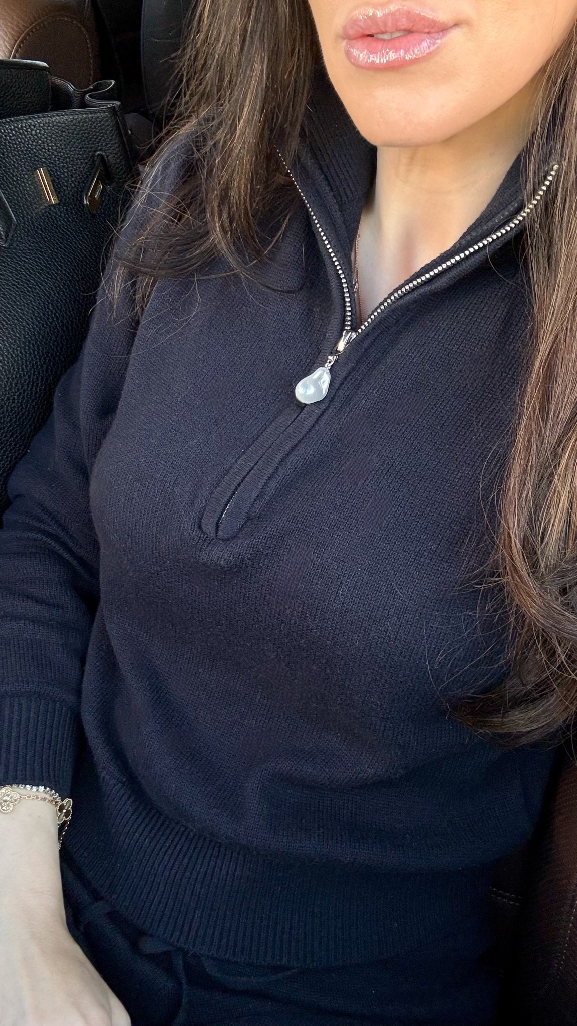 The cutest washable cashmere set 🤍 cozy but still looks put together! Would make a nice gift for mom or mother-in-law