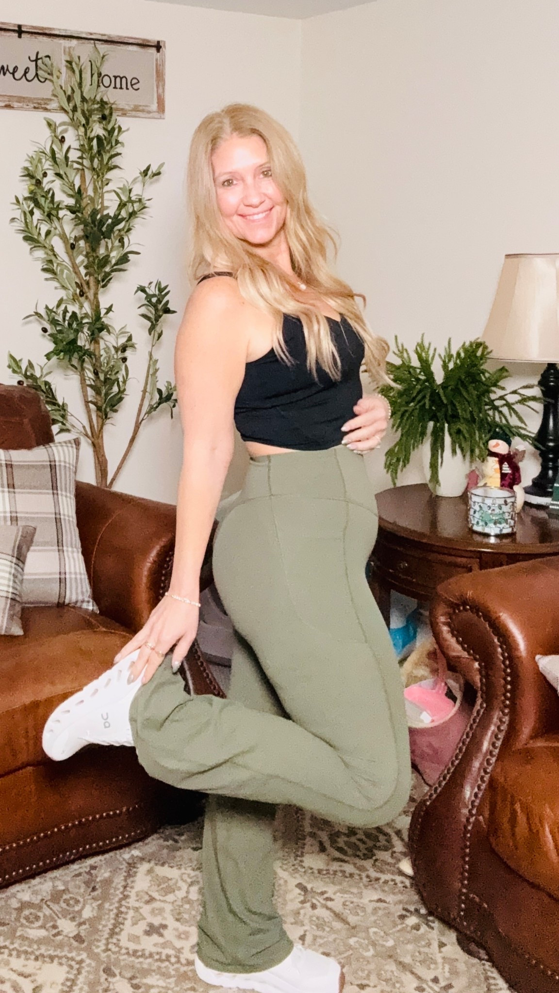 Top med 
Leggings med
Shoes 8 

#LTKMidsize #LTKActive #LTKootd
