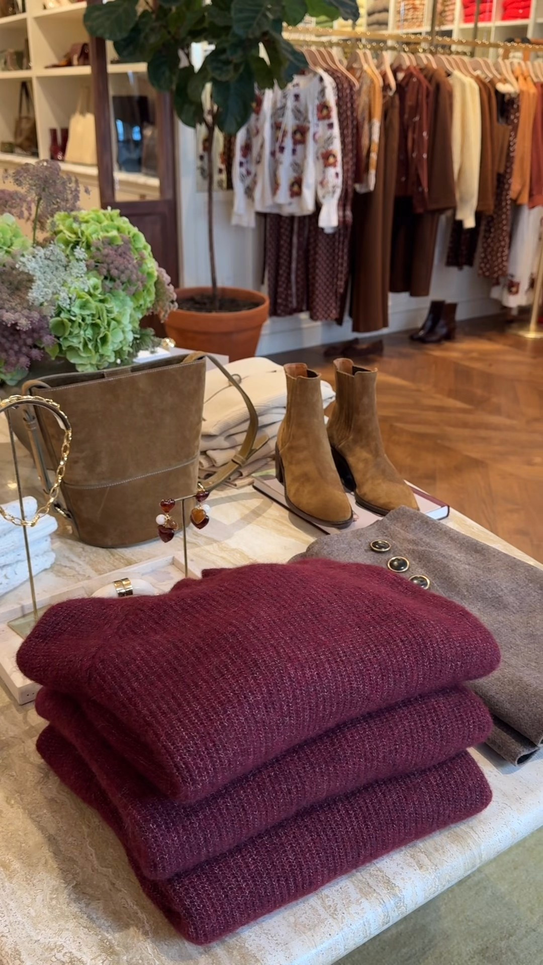 Just visited @sezane at the NYC store and here’s what I found! If you need help figuring out your size or what these outfits look like in real life, here’s part I of my Sézane try-on. I will review these on my YouTube channel with all the details you want to know xx

All linked in my LTK ❤️ 

#LTKSeasonal #LTKStyleTip #LTKWorkwear