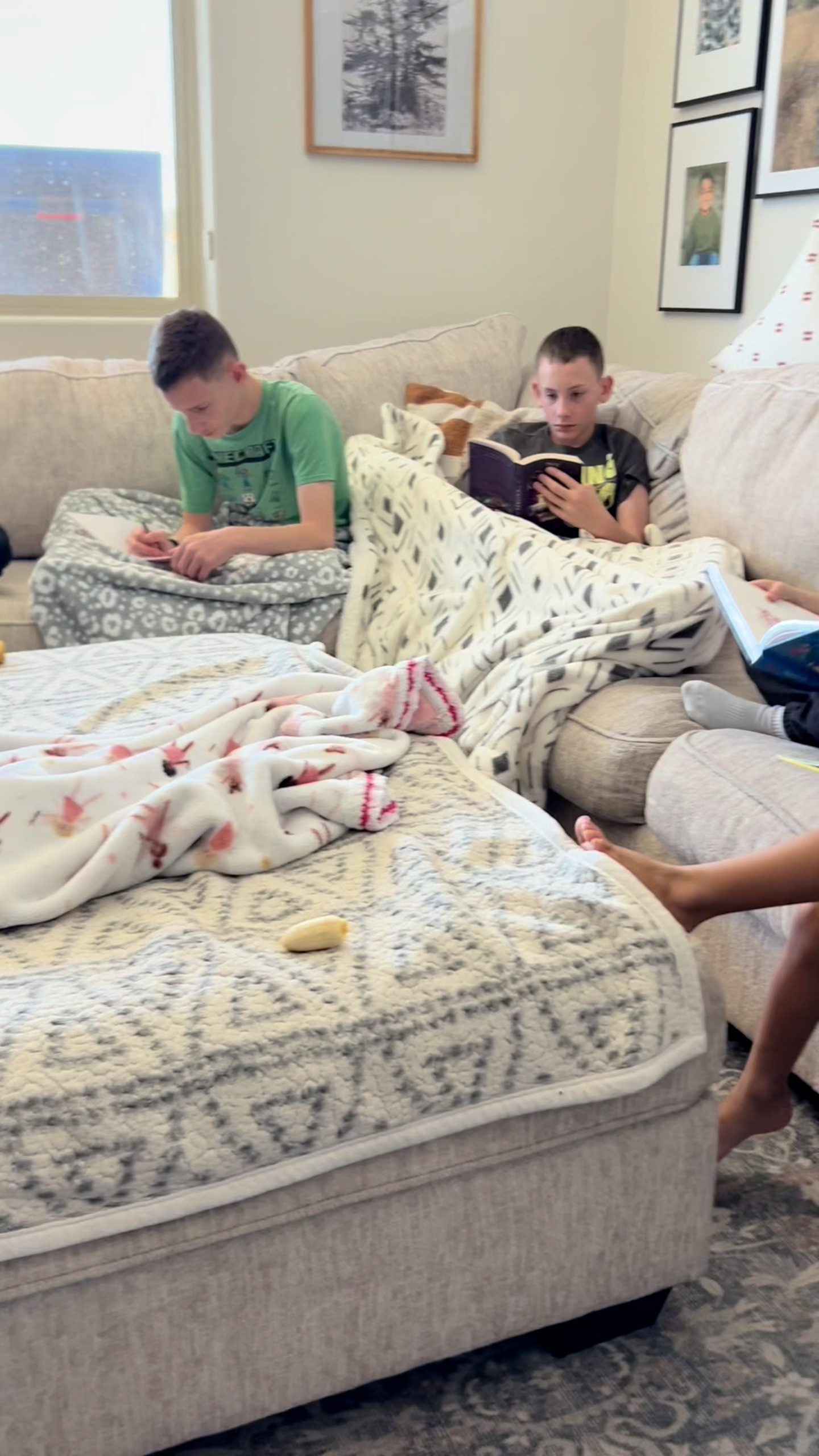 Predictable homes create peaceful kids.

One thing that helps our home run more calmly with 8 kids is having simple rhythms throughout the day.

When kids know what to expect — meals, learning time, chores, and bedtime — life feels more peaceful for everyone.

Sharing a few of the simple things in our home that help support these daily rhythms.

Tap to shop the items we use to keep our home running smoothly. 

 #LTKdayinmylife #LTKmomlife #LTKHome