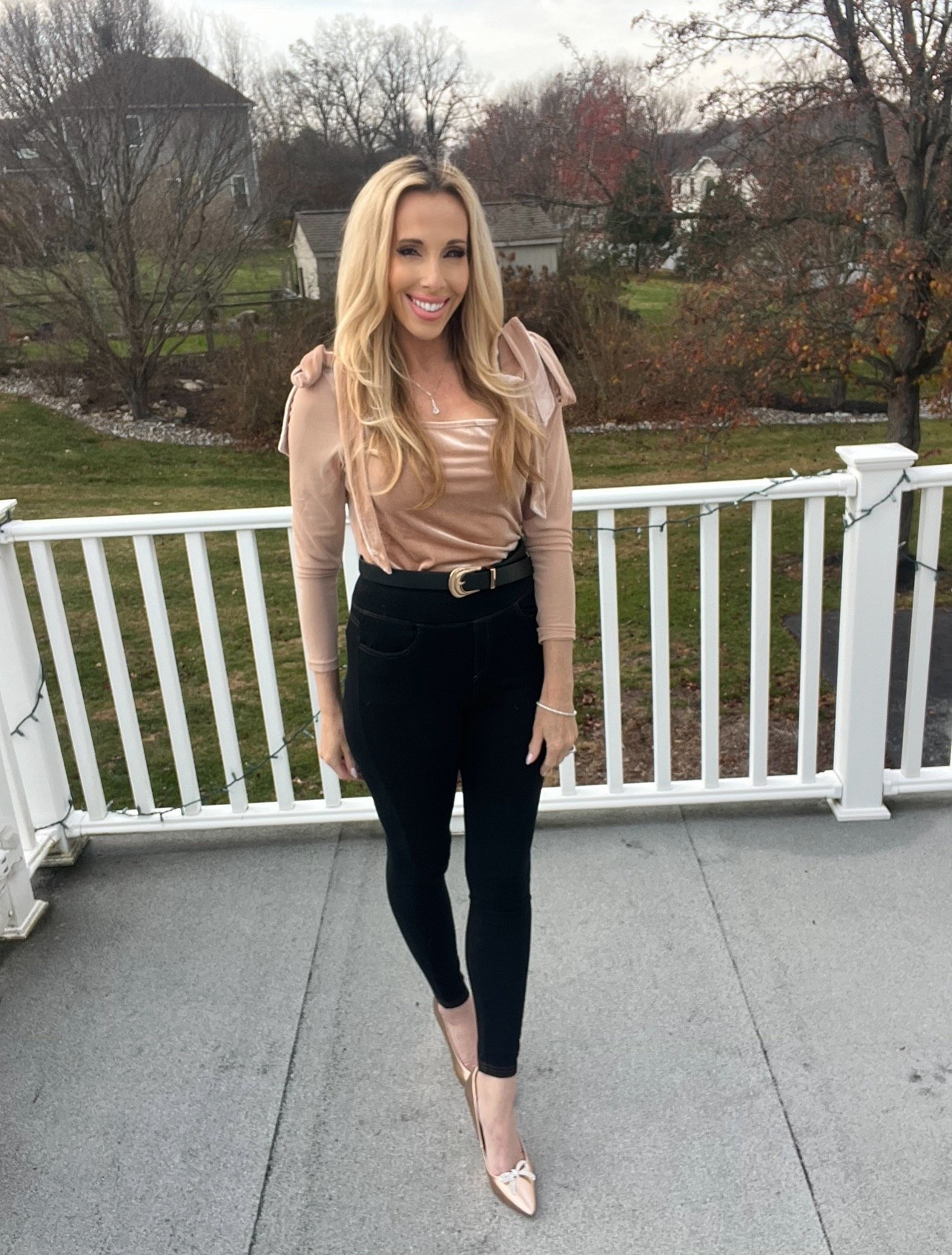 Gorgeous liquid gold bege velvet top❤️❤️

#LTKootd #LTKGiftGuide #LTKHoliday