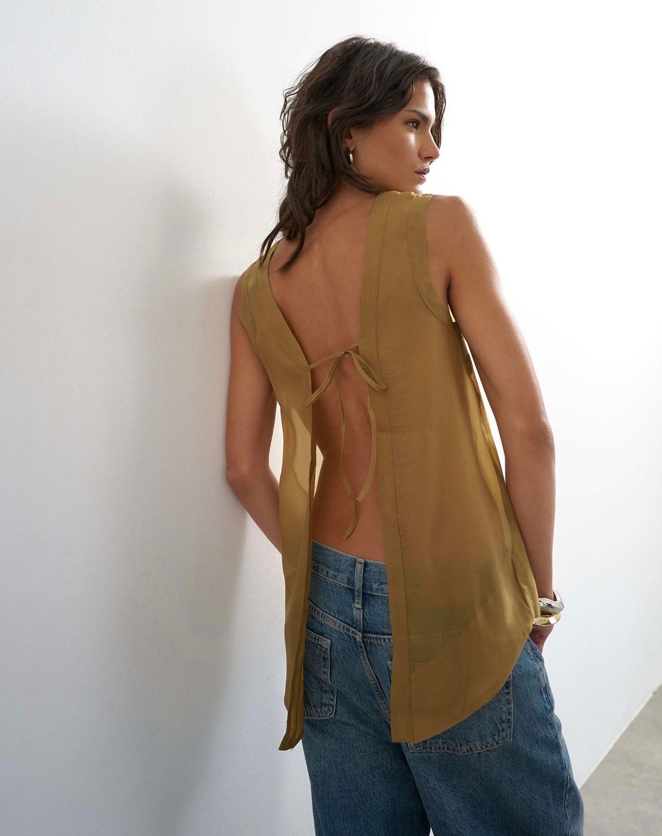 Jeans and a v. Nice top

#LTKuk #LTKsummer #LTKfestival