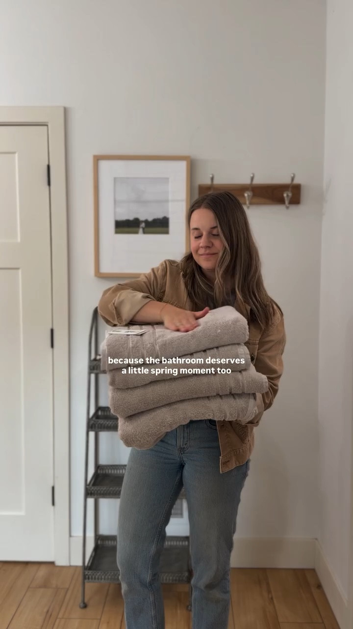 a little spring moment for the bathroom 🌼

we got these new bamboo bath towels from @cariloha a couple weeks ago and I can’t recommend them enough… so so soft, super absorbent, and just kinda made the whole space feel a little more put together.

Comment TOWEL for the link! (+ bonus points bc you can get 30% off rn when you use code CRYSTALSVIEW30)

#ambassador #bathroomstyling #springrefresh #intentionalhome #livecariloha