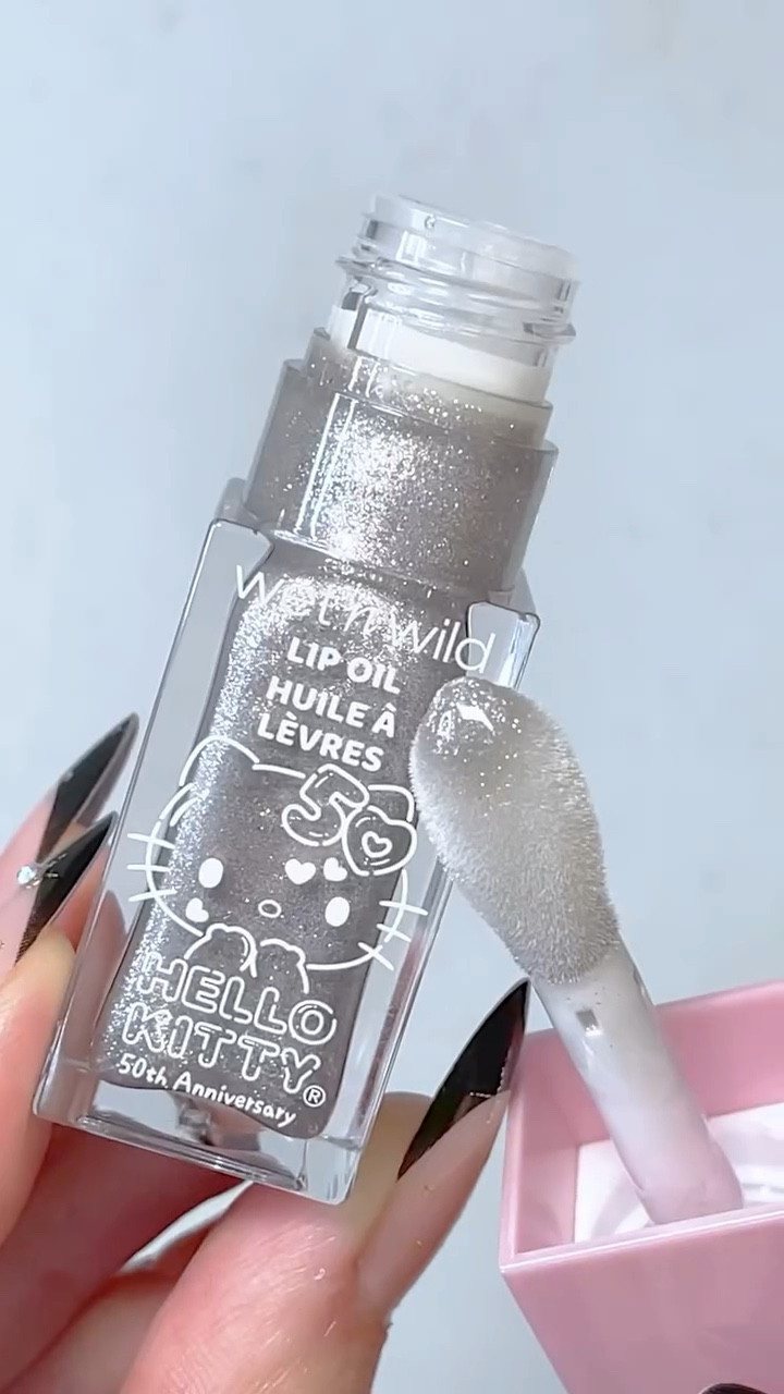 Hello kitty glitter lip oil @wetnwildbeauty 🎀✨

This is absolutely beautiful! The glitter lips trend is a good one.

#lipgloss #hellokitty #makeup #beauty #lipoil #glittermakeup #glittergloss #glitterlips #makeuptrends #makeupinspiration #explore #wetnwild #wetnwildbeauty Hello kitty glitter lipgloss