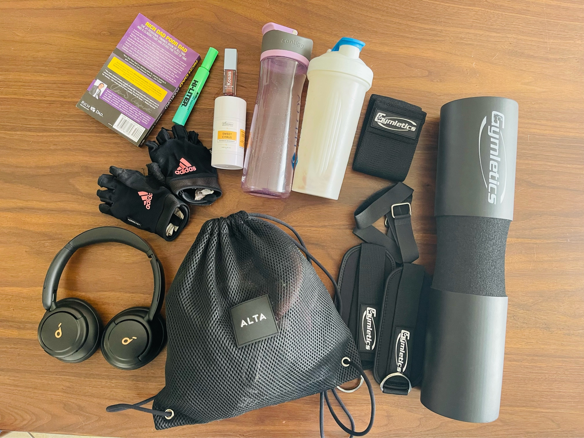 What is in my gym bag! 
If you don’t know this, I am a gym rat 😂 and this is all I carry every single day to the gym. Once I am done with one book I change it of course, but I always take 20-30 minutes to read my books and learn something new! 
#gym 

#LTKitbag #LTKworkwear