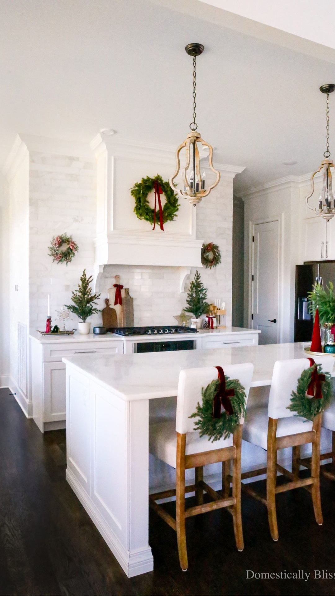 A little tour of our Kitchen Christmas Decor in 2025 with an evergreen and red color scheme in a white kitchen.

See details:
https://domesticallyblissful.com/kitchen-christmas-decor-2025/

🔗 Join our newsletter:
https://domesticallyblissful.com/newsletter/ 

#LTKSeasonal #LTKHome #LTKHoliday