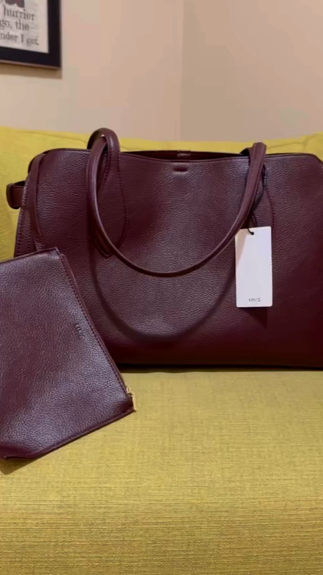 She’s giving The Row but she’s all @mango . 💁🏻‍♀️👜 I wound up getting the smaller black version (also linked) instead, as this one was a bit too big for my frame, but gorgeous nonetheless! 

#therowinspired #cutebagsandpurses #luxeforless #mangobag #mangofashion #burgandy #burgandybag

#LTKItBag