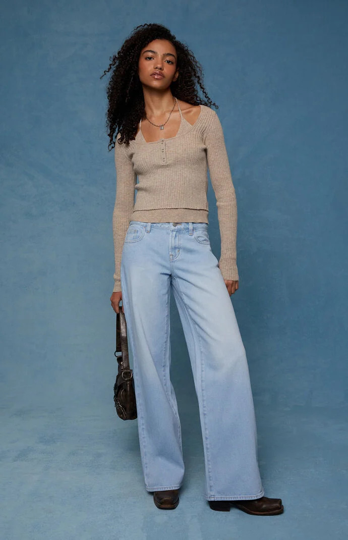 Women's Casey Low Rise Baggy Jeans Lighter Blue in Light Indigo - Size 32 Short | PacSun