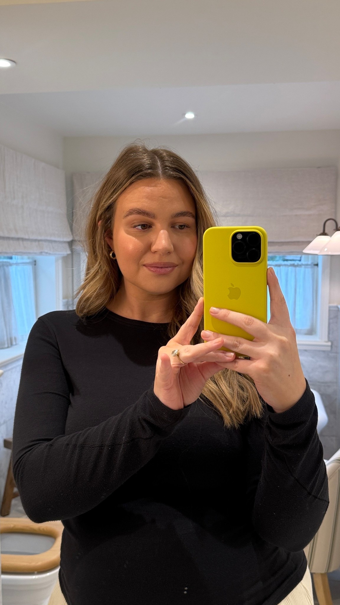 Loves a yellow phone case 💛 44% off now on Amazon as well! 📱 