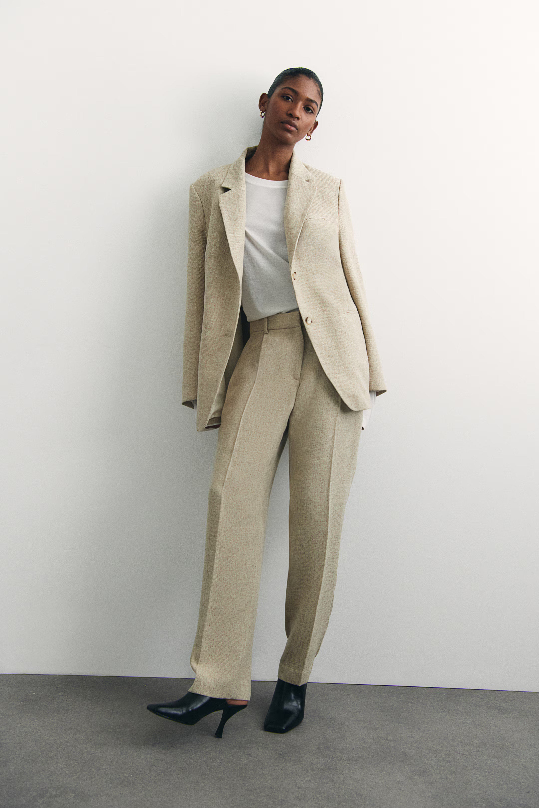 Loose-fit blazer | H&M (UK, MY, IN, SG, PH, TW, HK)