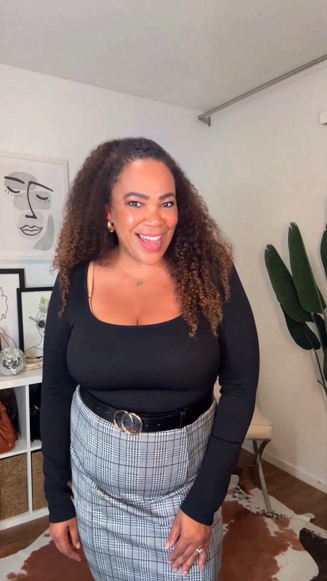 Just got this plaid pencil skirt and love it. Super stretchy. Size xl. This is from shopping livestream on Amazon Live 🎥. 