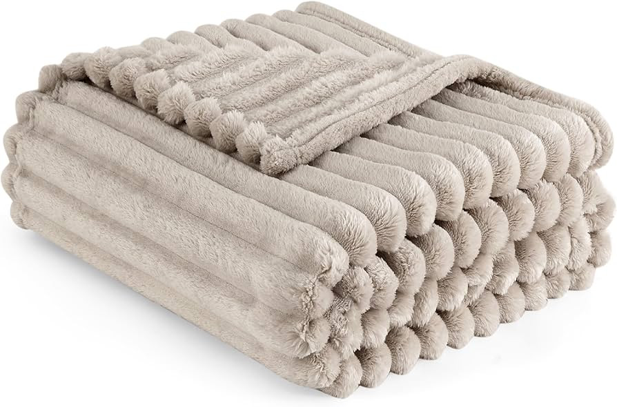 Bedsure Linen Fleece Blanket for Couch - Super Soft Cozy Blankets for Women, Cute Small Blanket f... | Amazon (US)