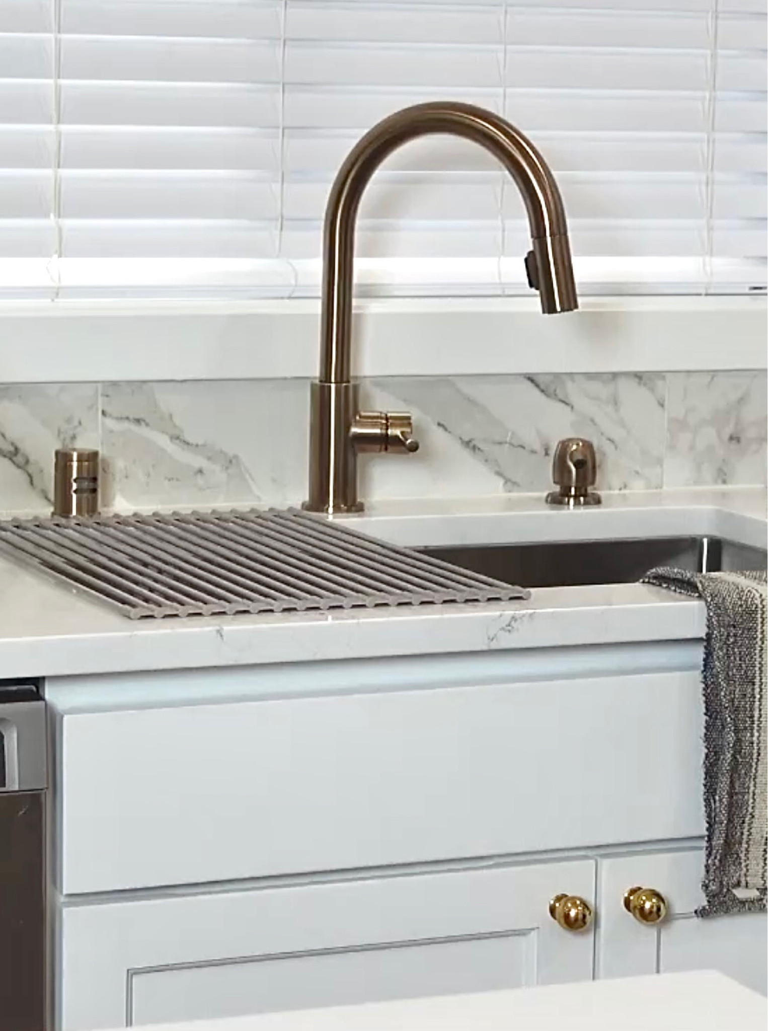 My kitchen faucet 🤍

Kitchen update, kitchen upgrade, kitchen faucet, air gap filler, kitchen must haves, Lowe’s, Home Depot, Lowe’s finds, champagne bronze kitchen faucet, brass, gold, Amazon finds, Amazon must haves 

#LTKFind #LTKhome #LTKstyletip