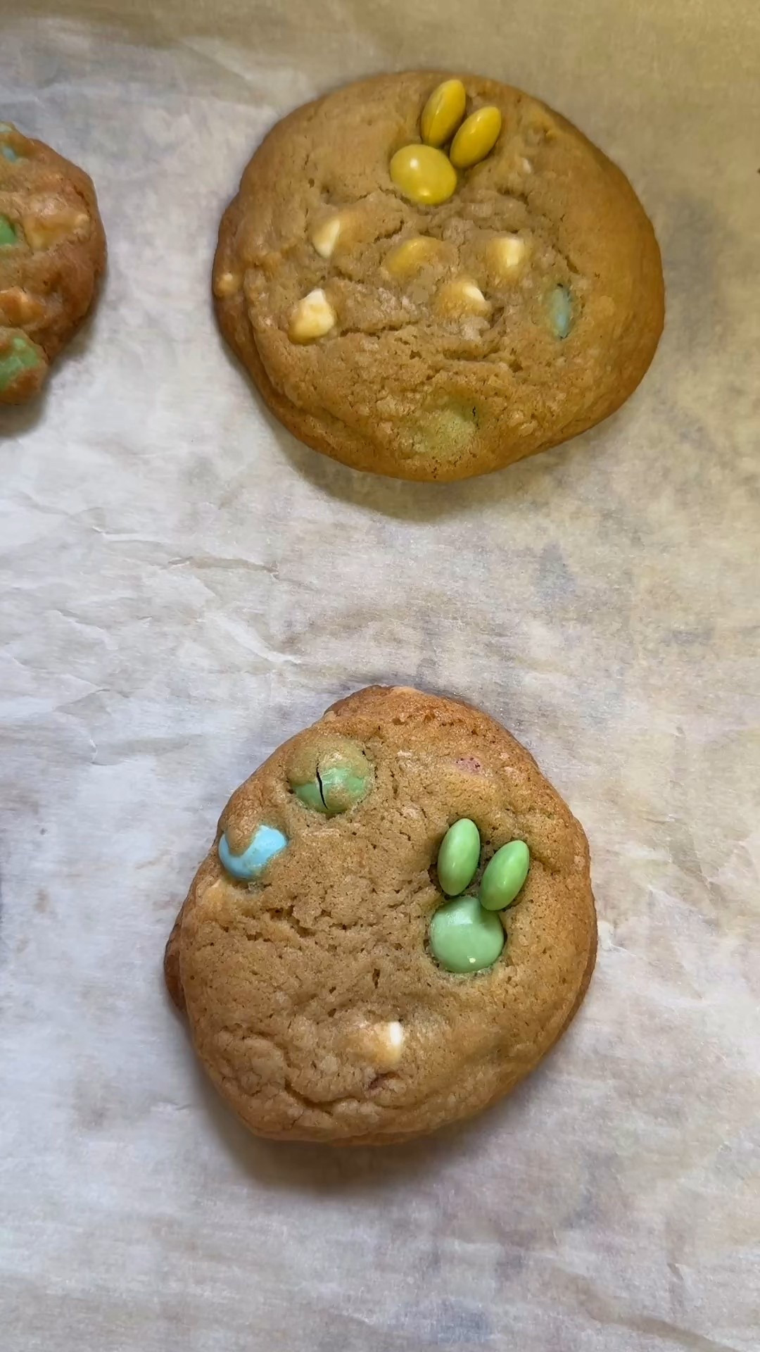 My husband hates chocolate so I make him cookies with just the dough (sooooo good) 

Easter colors are so fun ☺️💕🐣💛