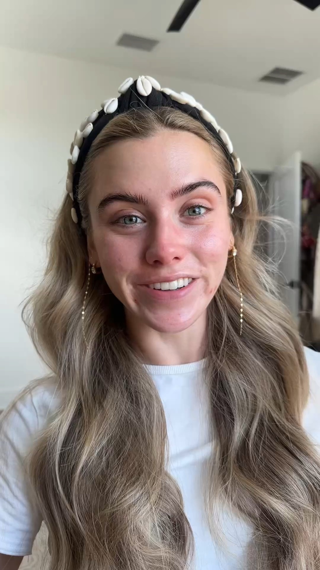 how to cover up the acne but still get glowy, hydrated, skin like makeup 😌 doing makeup overtop of acne takes a lot more skill to perfect the perfect about of coverage without an excess of product so be patient! acne makeup was my superpower when my skin was at its worse and really helped with my confidence in my skin. & now when my skin is at its best I’m still using the same products so you know it’s good 🤭


Shades: @DIBS Beauty shade 2 code is SLOANE; Haus lab shade 200 or 190; @Natasha Denona shade N6; Mph beauty shade 90C; lawless beauty foundation shade 7L. 

#LTKselfcare #LTKBeauty #LTKgrwm