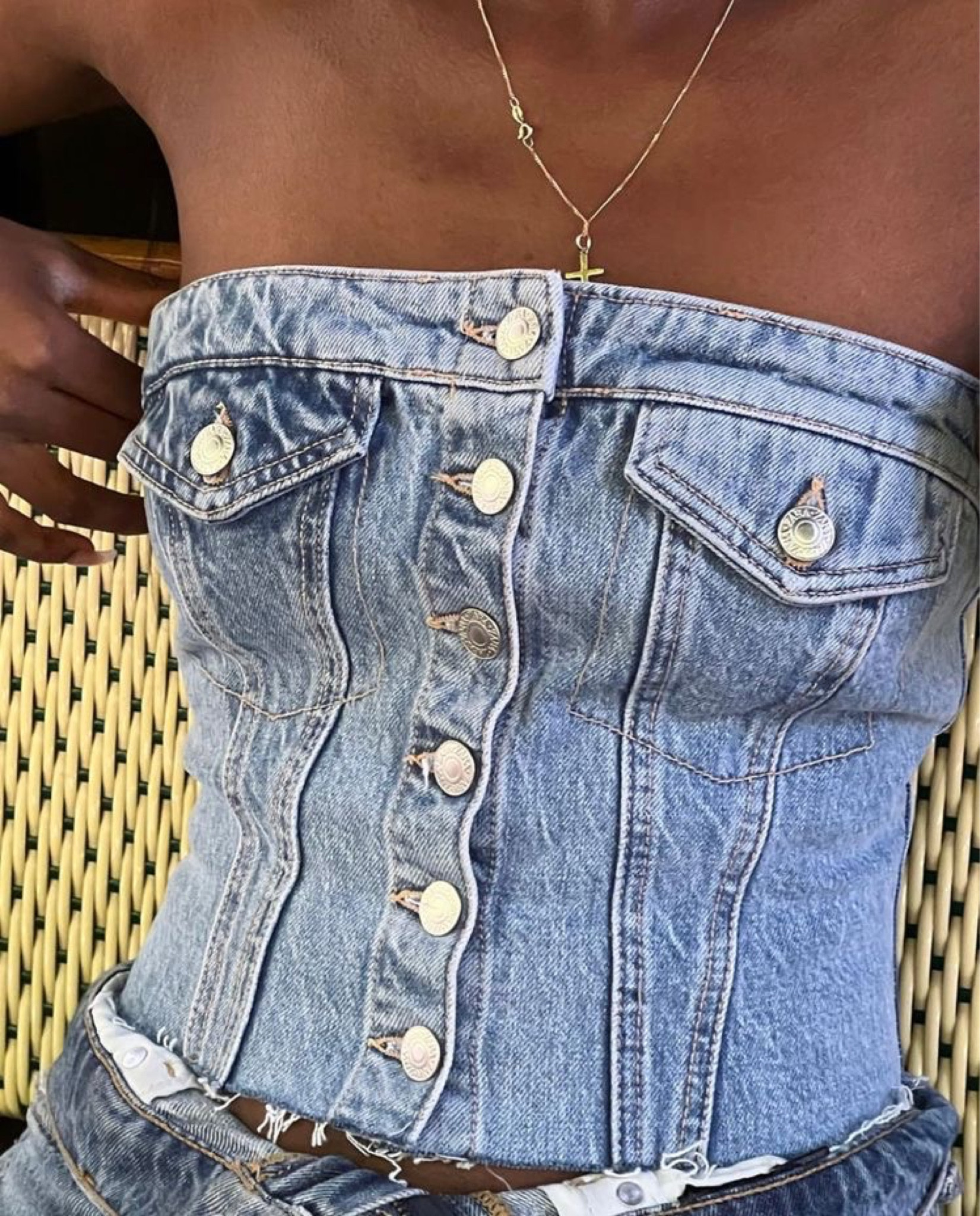Photo found on Pinterest: #denimtop #fallfashion #outfitinspo 

#LTKstyletip #LTKunder50 #LTKfit