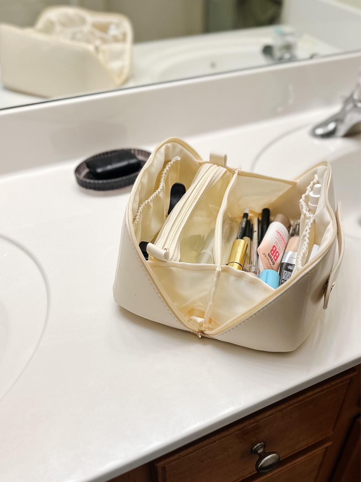 Diving into my toiletries bag that’s coming with me on vacation 💋

#LTKBeauty #LTKTravel