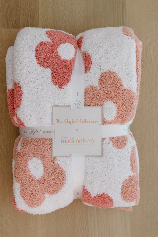 TSC X MADI NELSON: DAISIES IN BLOOM BUTTERY BLANKET | The Styled Collection
