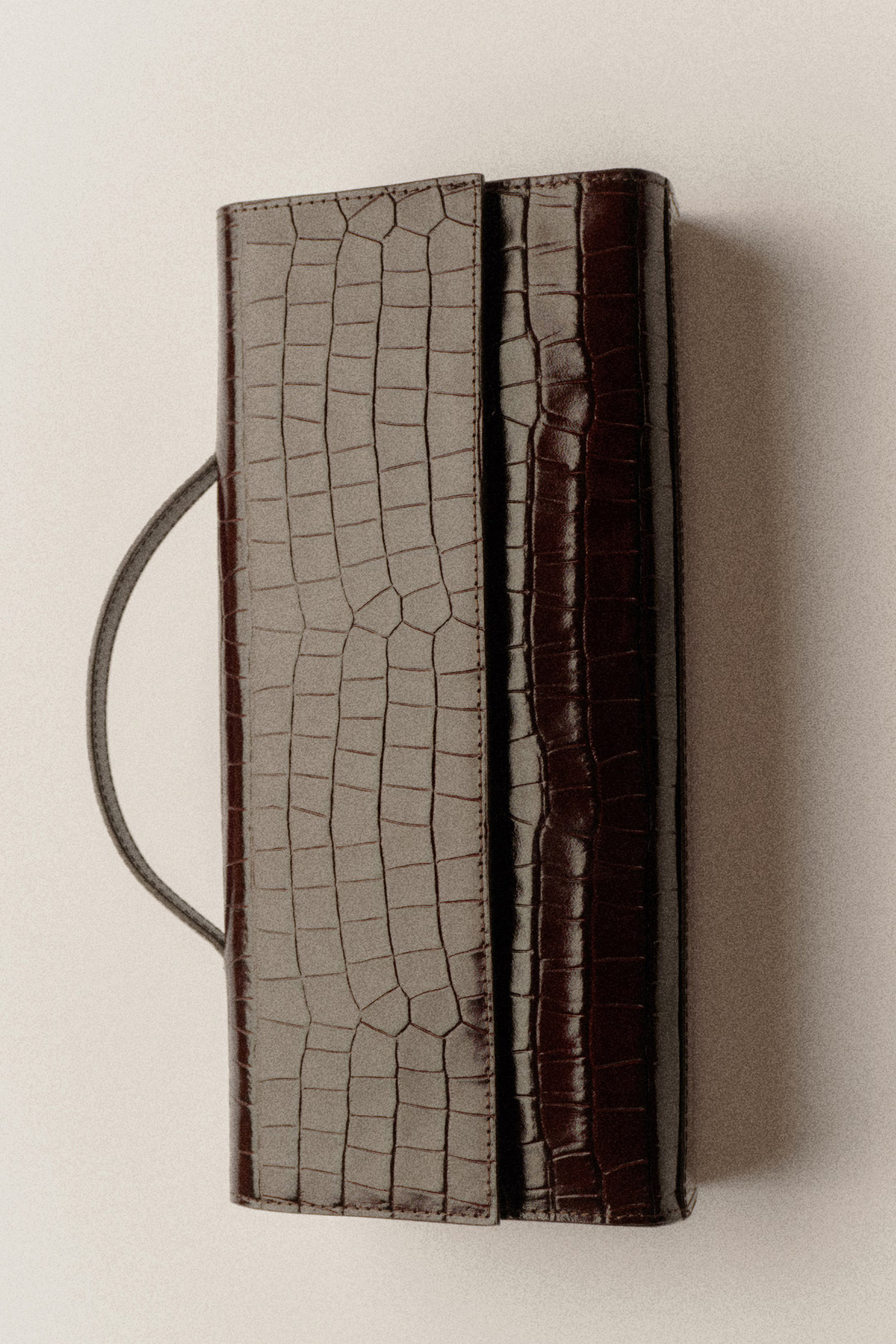 GALLERY CLUTCH BAG - CROCODILE-EFFECT LEATHER - BROWN | COS US | COS (US)