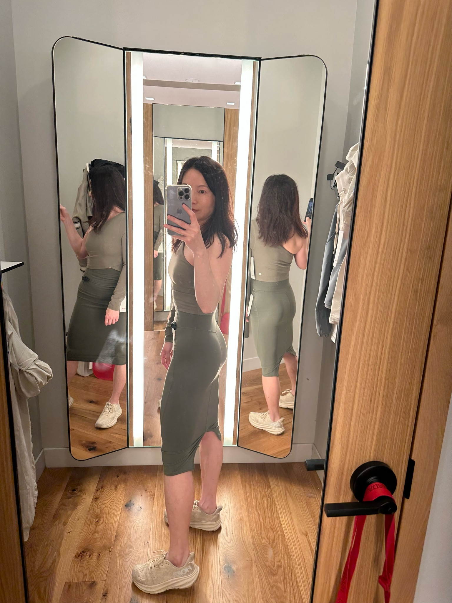 Nulu slim fit skirt is hugging everywheree

#LTKStyleTip