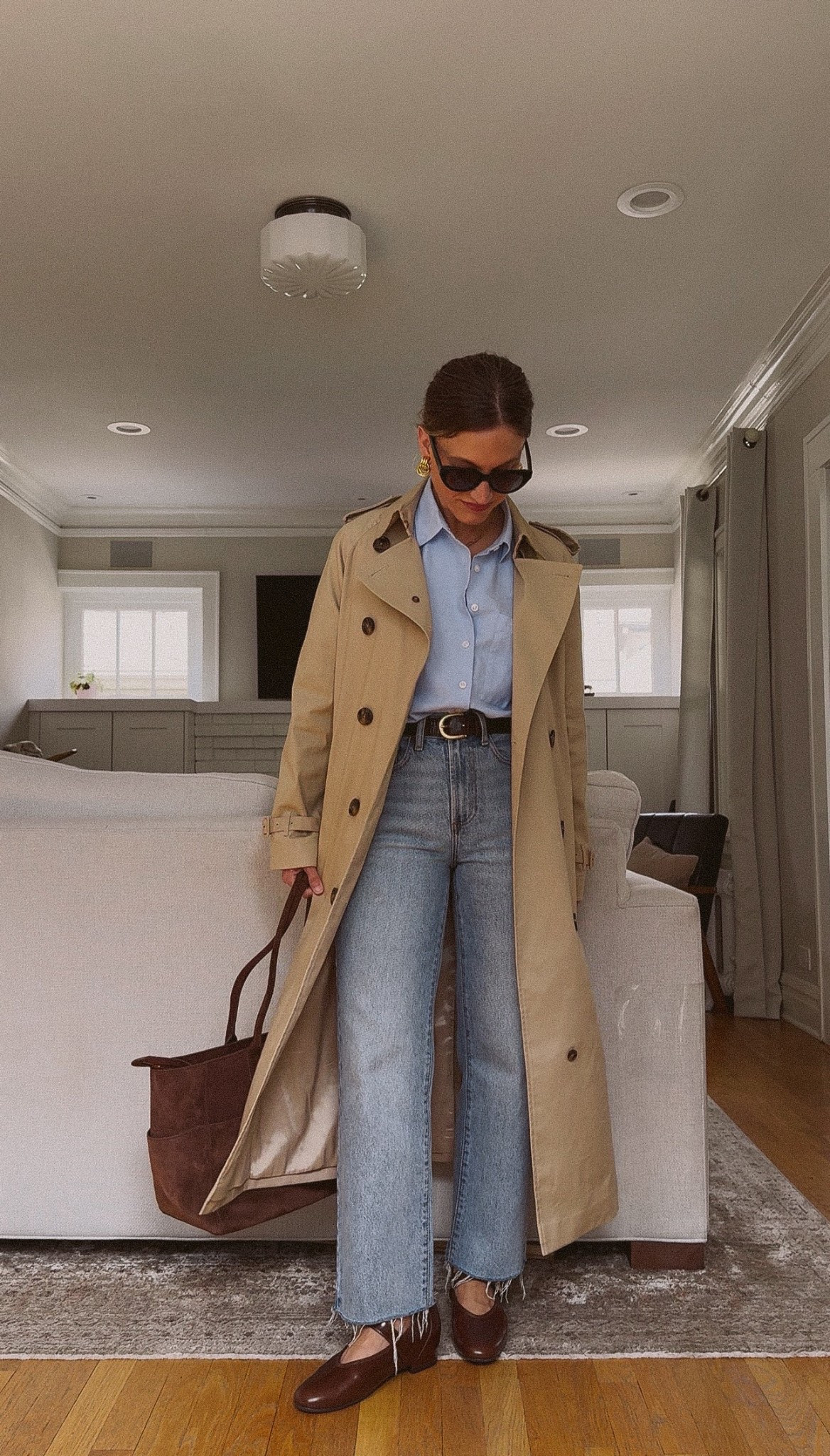 Look of the Day // 4.8

Quince shirt, XS, TTS. Quince trench coat, XS, TTS. Quince jeans, 25, TTS but take your larger size if you’re in between sizes. Bared Footwear flats, TTS. Quince bag. Quince sunglasses. J.Crew belt. Heaven Mayhem earrings. Similar necklace linked  

#LTKOver40 #LTKootd #LTKPetite