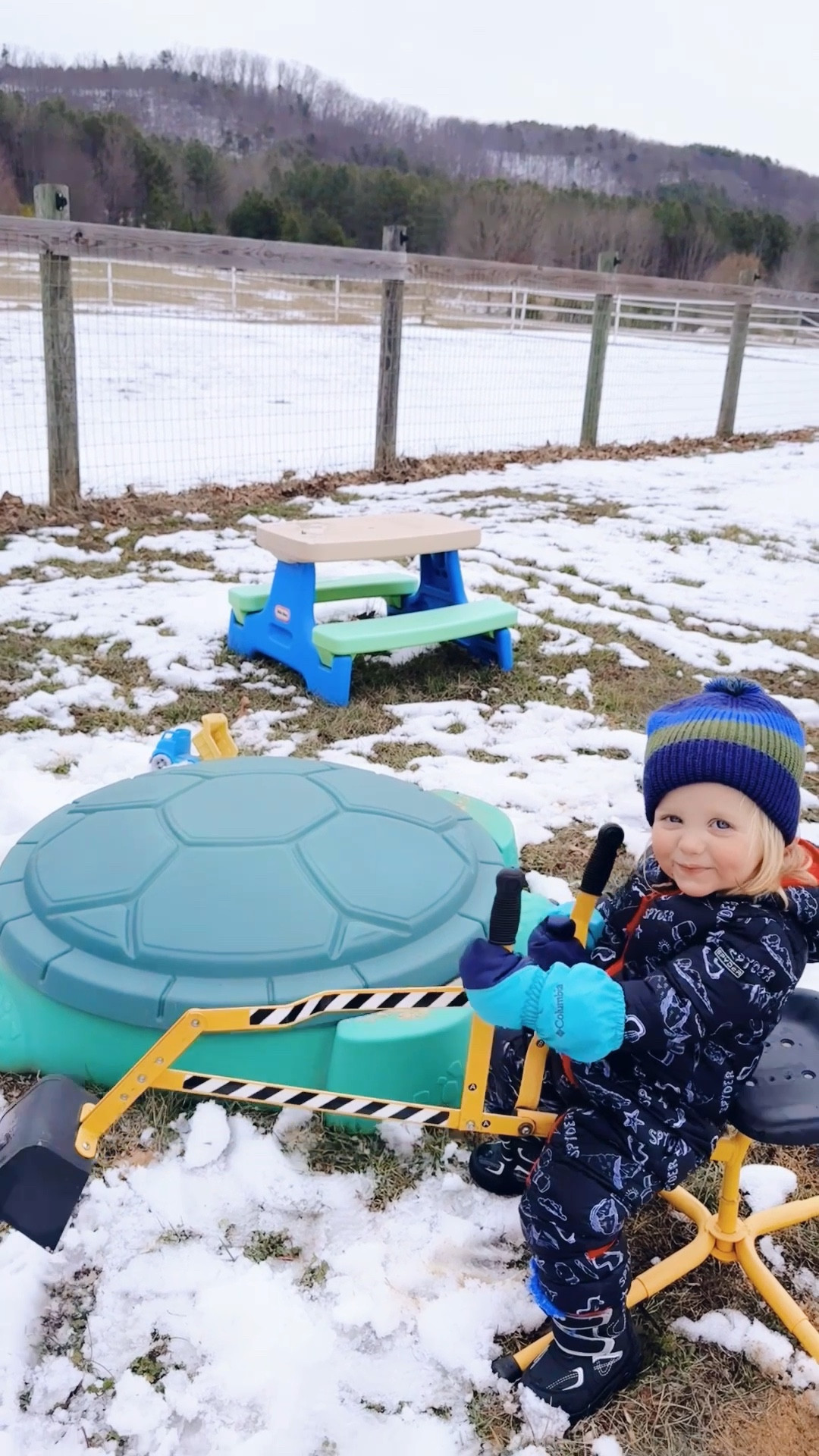 all the outside time today here on the farm with these snow-lovin’ babies!!! ❄️☃️🧣🌨️🪵🌲