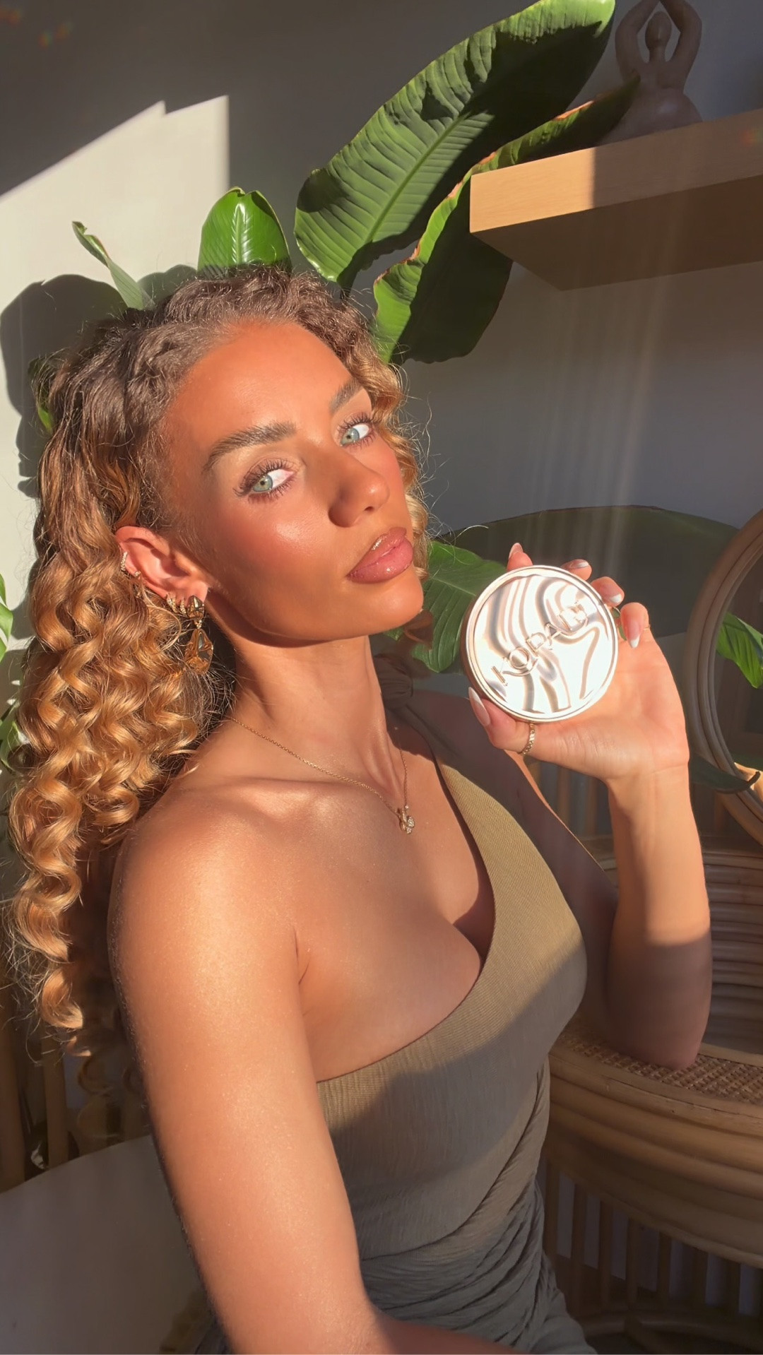 Can you believe this is a sunscreen 🤩🧴✨🙌🏽☀️