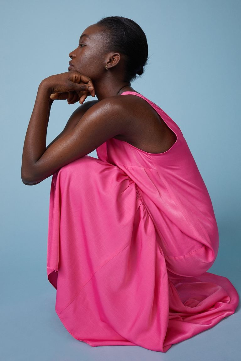 V-neck dress | H&M (UK, MY, IN, SG, PH, TW, HK)