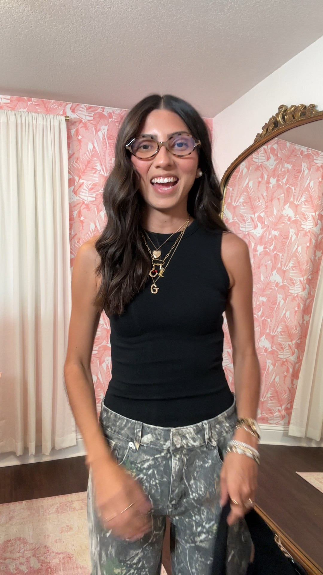 casual outfit, black tank top, camo pants, shoulder bag