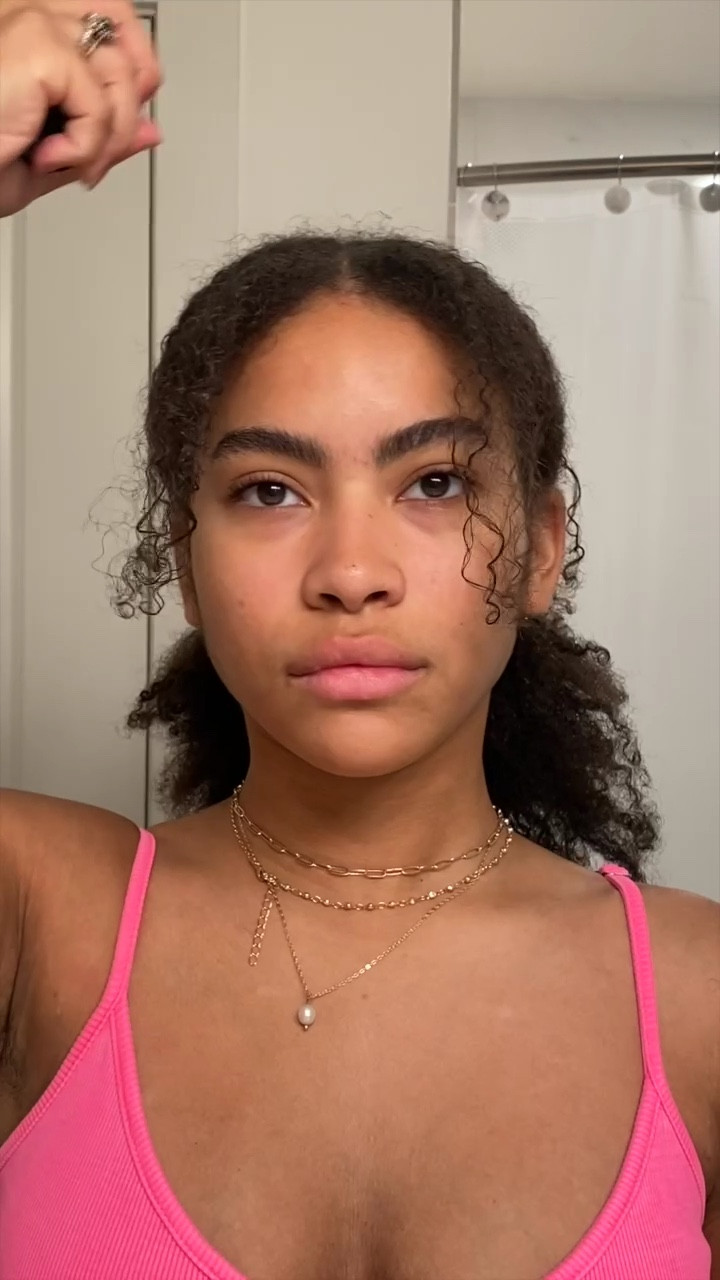 GRWM for the gym!💪🏽🎀

Who doesn’t love a cute gym fit & good skin prep before a workout? I feel like I have a better workout sesh when I wear a cute gym set!🏋🏽‍♀️🌸✨