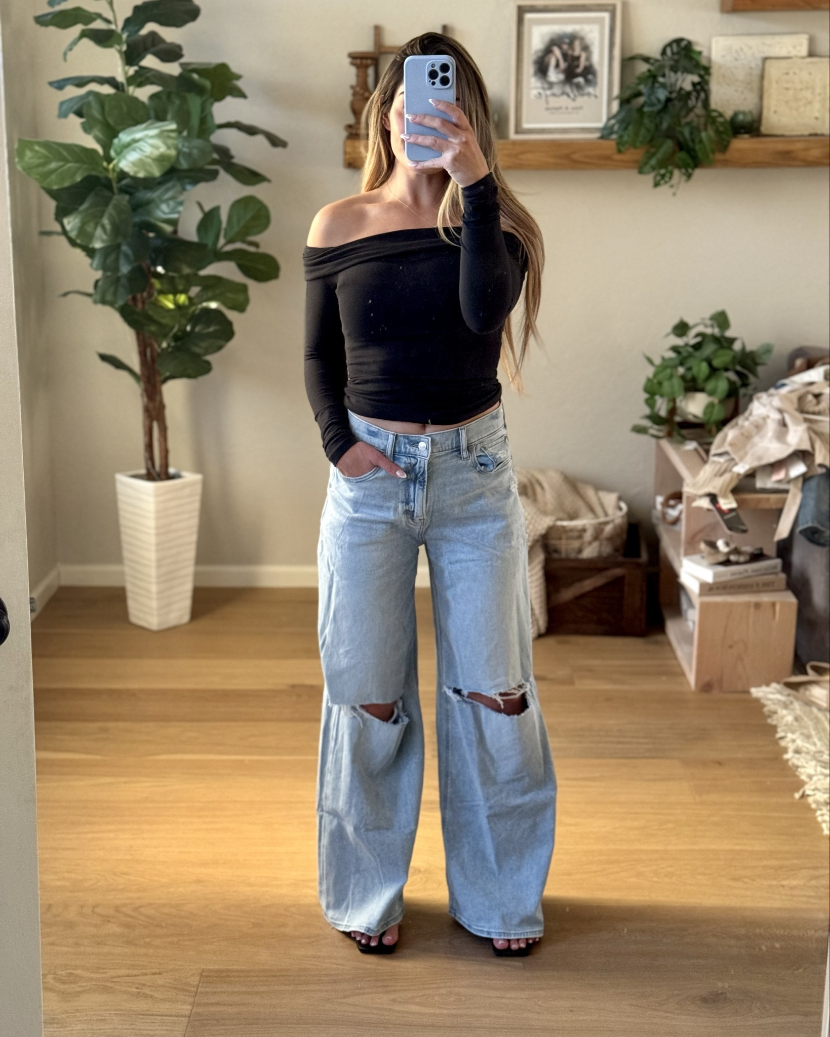 Top - Abercrombie size S
Jeans - AE size 4 (27W) dreamy drape super high rise ultra wide leg