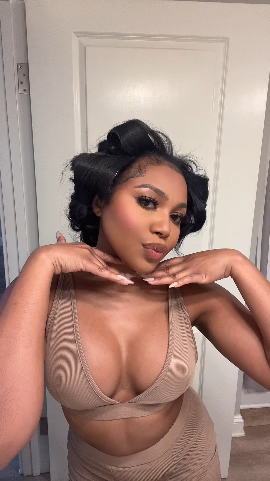 Soft glam makeup tutorial 


#LTKbeauty #LTKHoliday #LTKfindsunder100