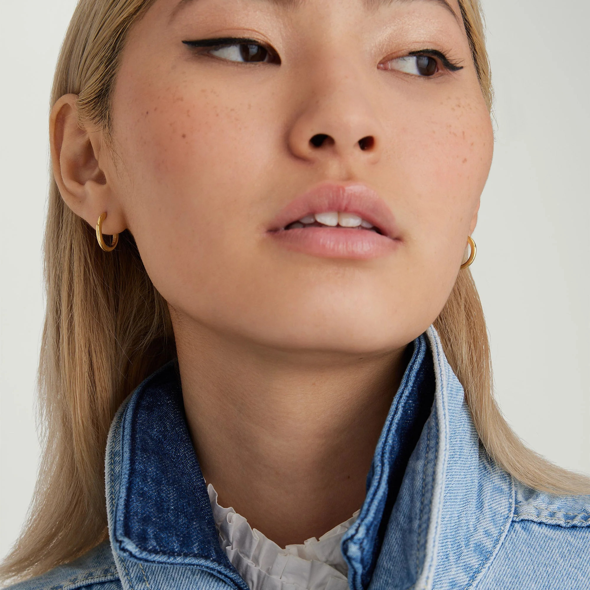 18k Gold Vermeil Medium Tube Hoop Earrings - Jewelry | Mejuri | Mejuri Fine Crew