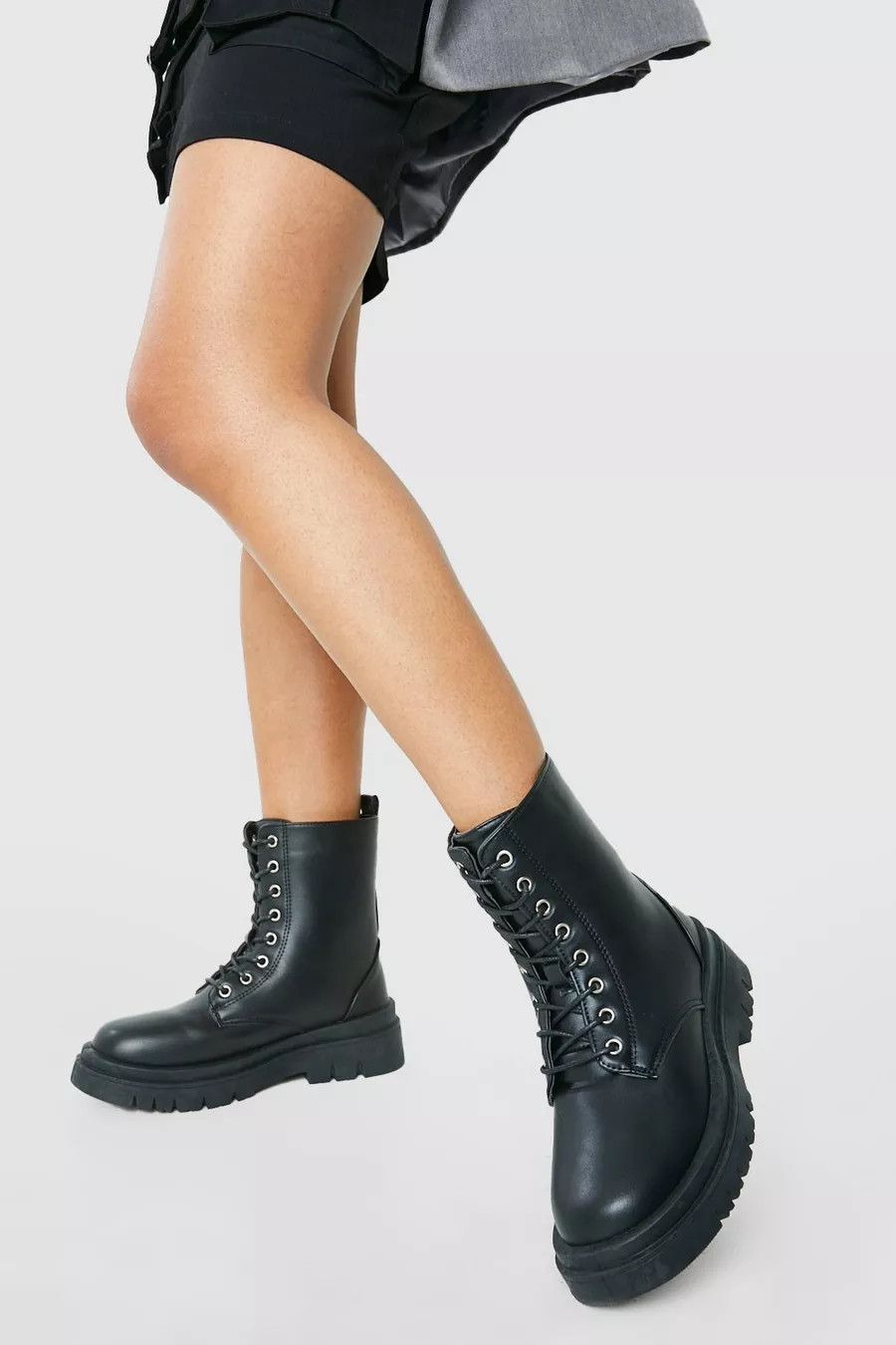Bottines motardes à lacets | Boohoo.com (FR)