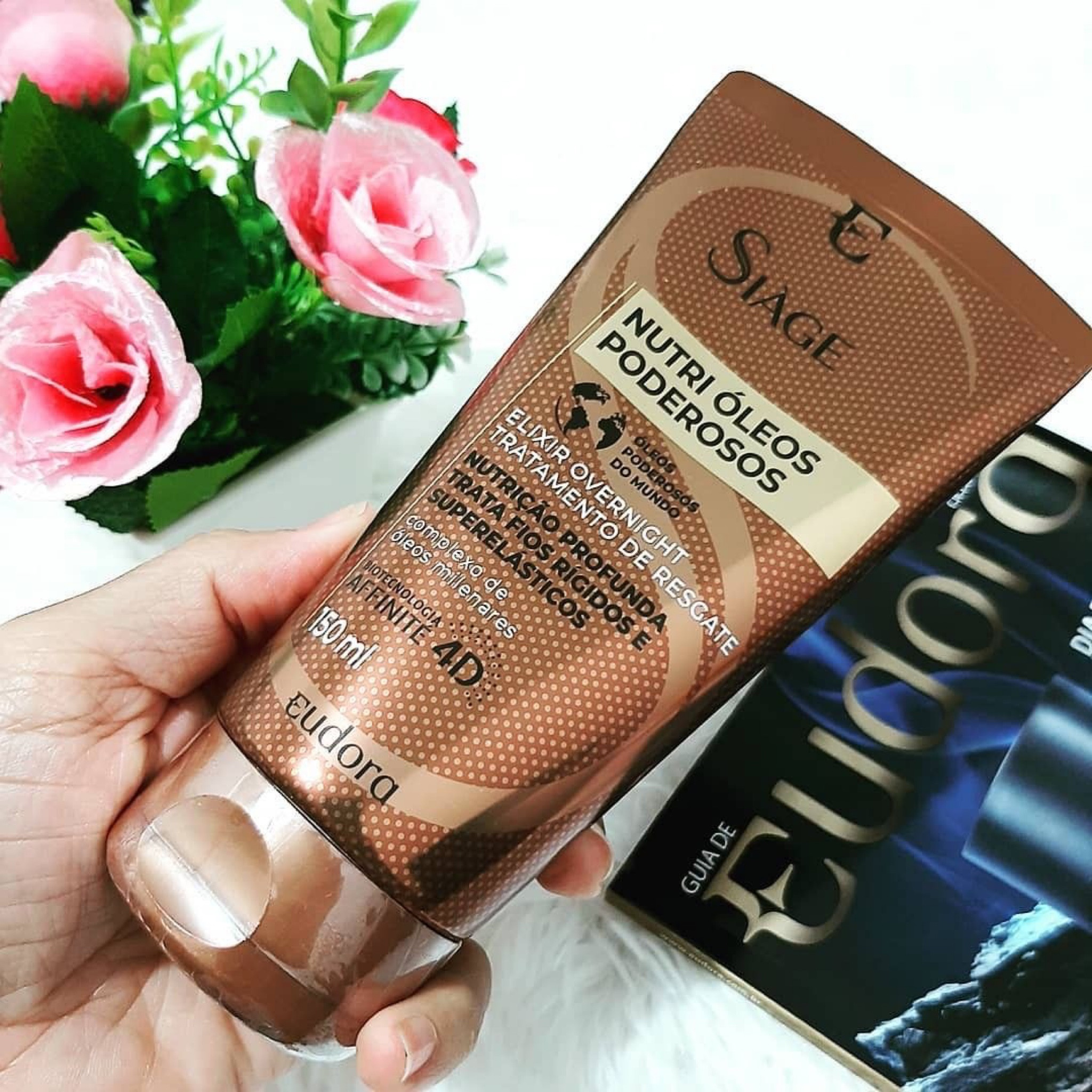 Elixir Capilar Tratamento Overnight Siàge Nutri
Óleos Poderosos 150ml
O Elixir Capilar Tratamento Overnight Siàge Nutri Óleos
Poderosos nutre e hidrata os cabelos durante a noite. 

#LTKbrasil #LTKbeauty