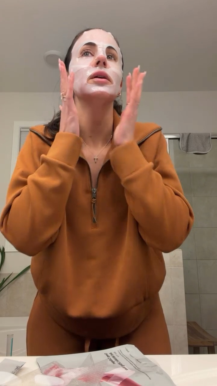 Favorite lounge set & face mask 🤍

#LTKootd #LTKselfcare #LTKgrwm