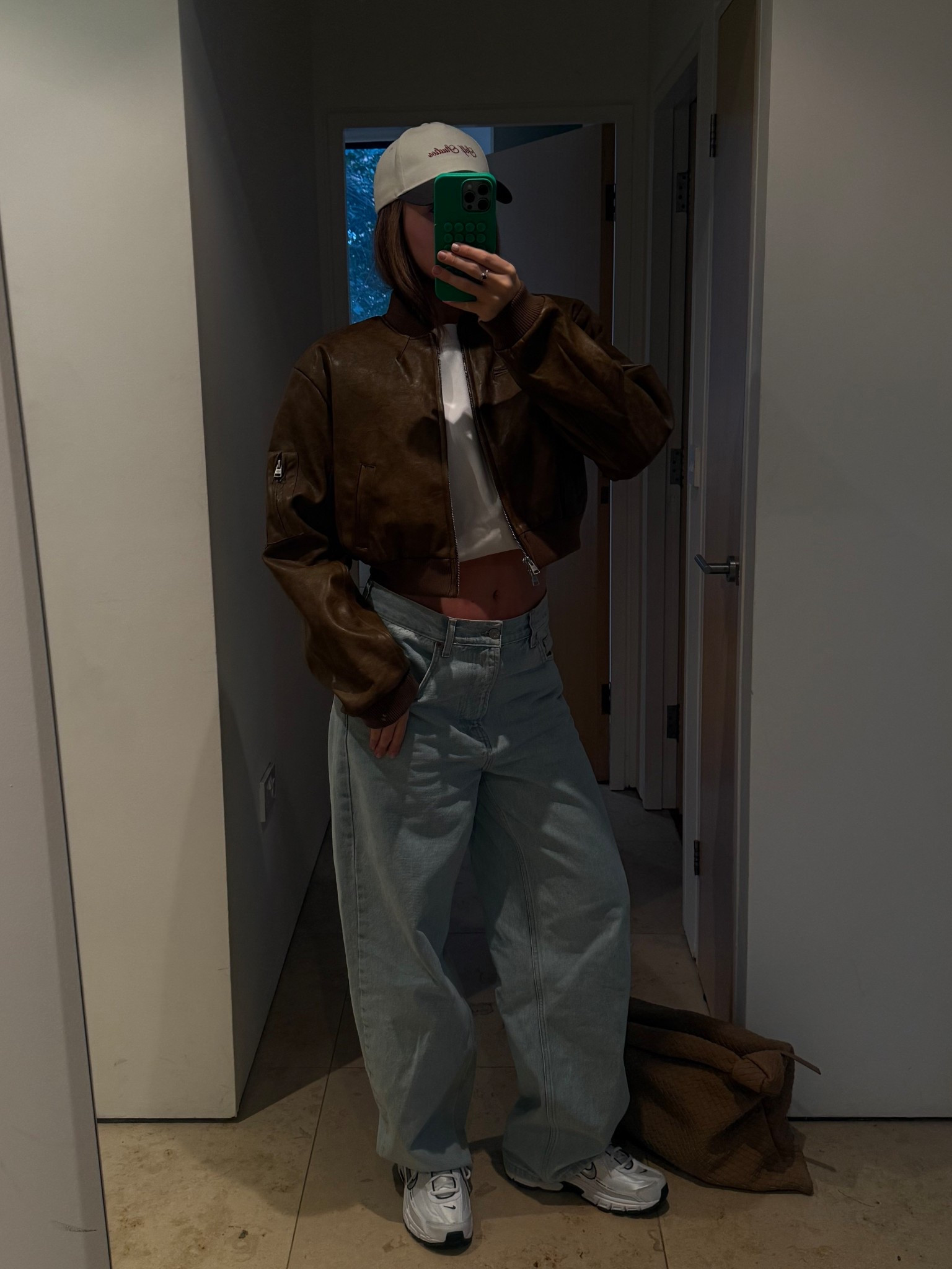 These Jean are my FAVE , I’m 5,9 size 10 and wear a W30 & L32 ( they are long) 