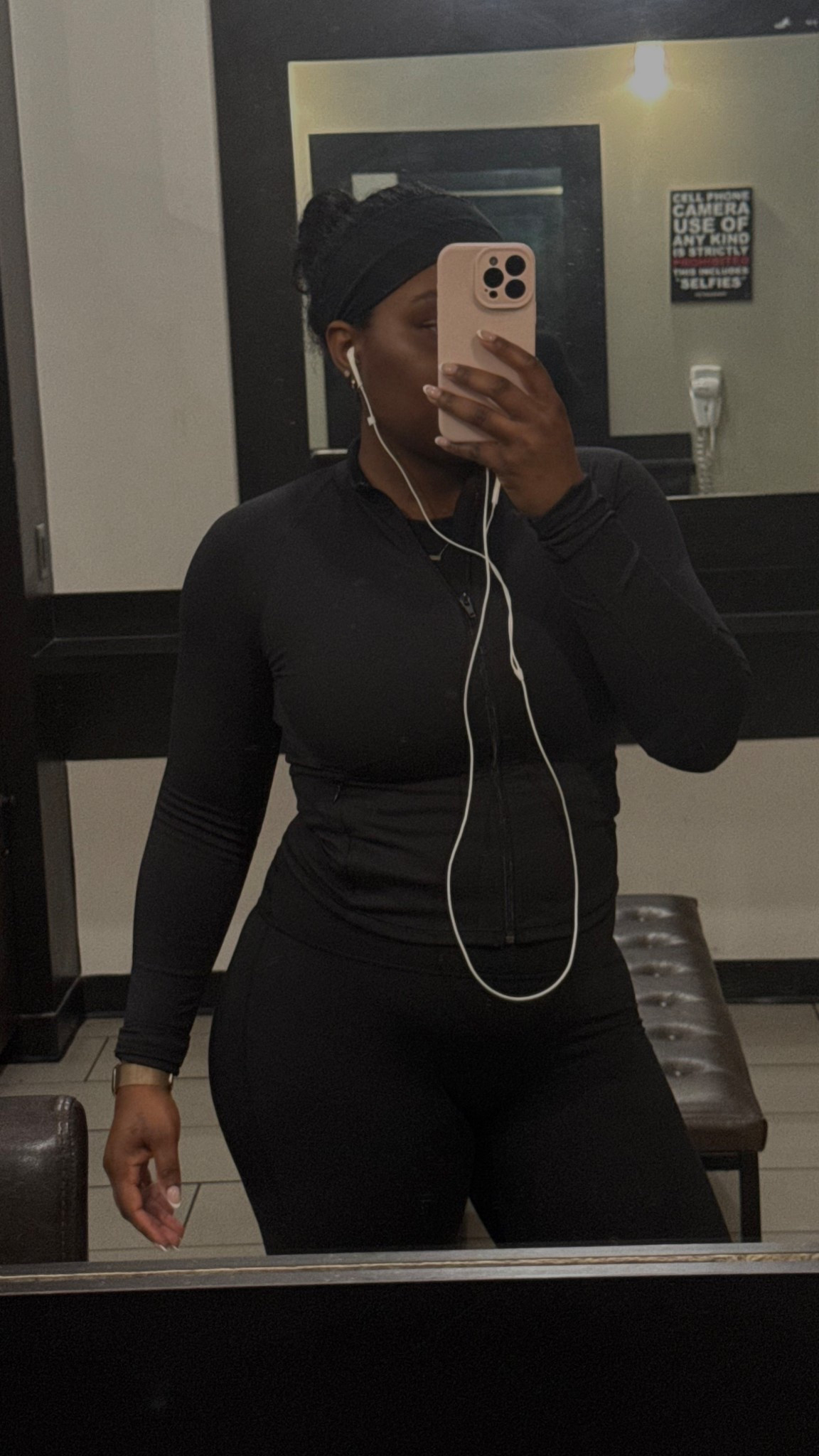 My go-to workout OOTD ✨
This SKIMS jacket is that girl—snatched, comfy, and perfect for workouts or errands. Paired with my favorite Amazon leggings that hold everything in 🙌
Linked my exact outfit on LTK 💕

#LTKfitnessgoals #LTKMidsize #LTKootd