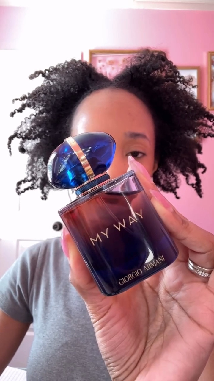 ✨Day 29 of my scented countdown to 39✨

Today’s theme is a fragrance I don’t reach for often but need to 🌸

Giorgio Armani My Way Parfum — soft, sophisticated, and quietly powerful. It’s that “why don’t I wear this more often?” kind of scent. 💕✨

@giorgioarmani 

#FragranceLover #GiorgioArmani #MyWayParfum #PerfumeCollection #FragranceCommunity #UnderratedScent #FeminineFragrance #fragranceoftheday #smellgood