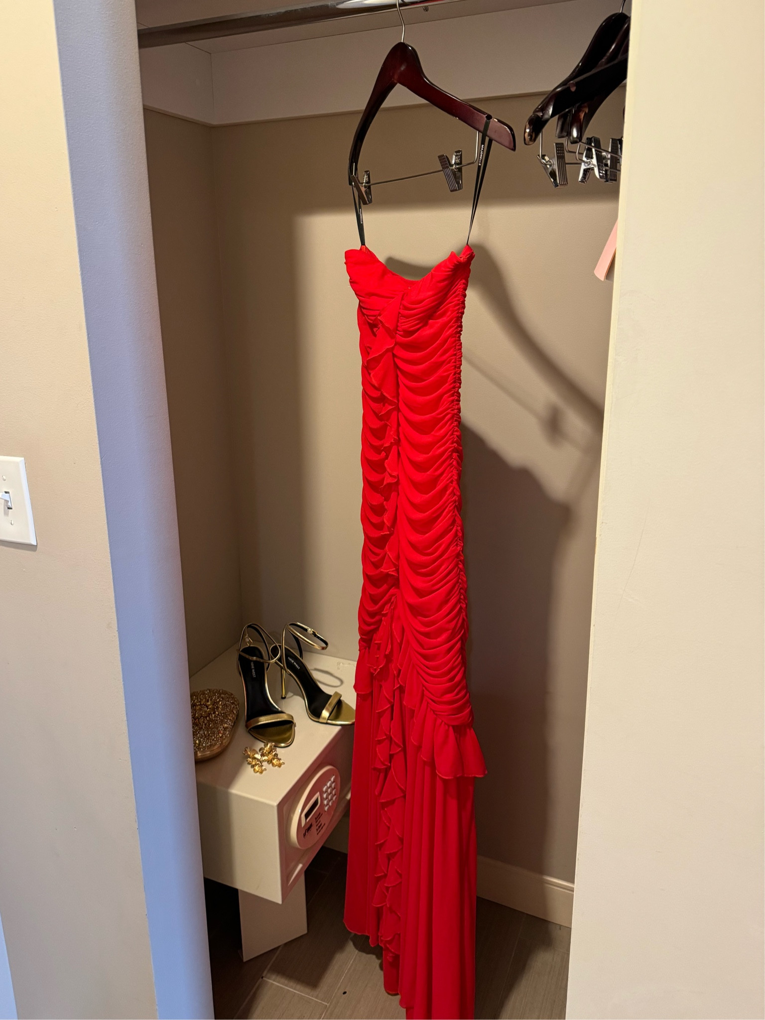 Ltkcon awards ceremony outfit 
Red gown: small 
Gold heels: 7 
Gold clutch 
Gold earrings 

#LTKCon #LTKStyleTip #LTKSeasonal