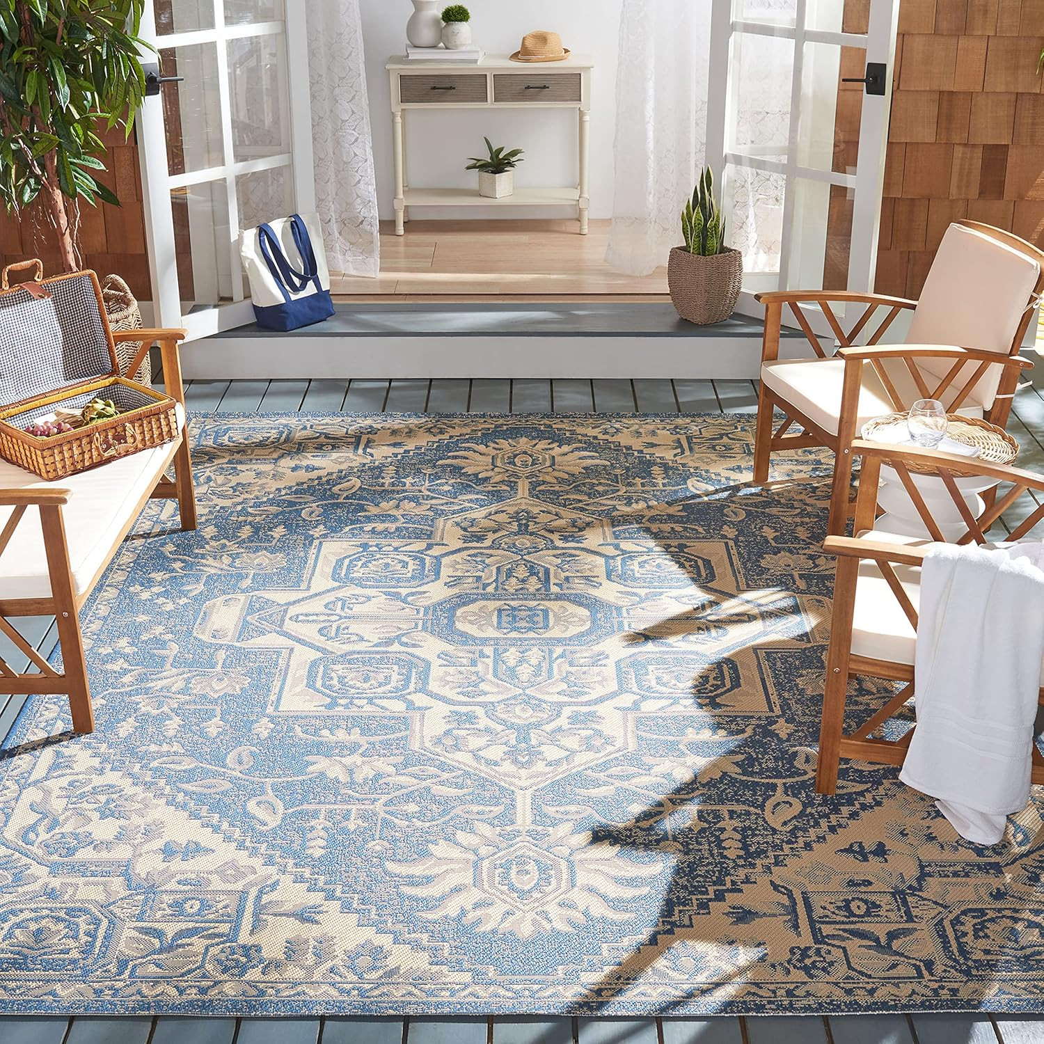 SAFAVIEH Beach House Collection BHS138N Indoor/ Outdoor Non-Shedding Easy Cleaning Patio Backyard... | Amazon (US)