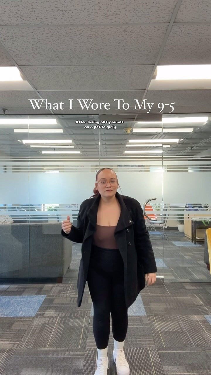 Today was a mix of 55 degrees. Us New Englanders were in heaven. Instead of my winter down coat I decided to be a bit casual ore classy!! 

#momootd #petiteootd #peacoat #CorporateButComfy #WorkwearStyle #dayinmylife #dayinthelife #corporatemom #hybridmom #wfhootd #wfhmom #relatable #officeday #ootd #workwear #outfitoftheday #whatiwore

[what i wore, what i wore to my 9-5, what to wear to work, midsize ootd, working mom style, comfy ootd, corporate style, corporate baddie, LTK, petite girl]