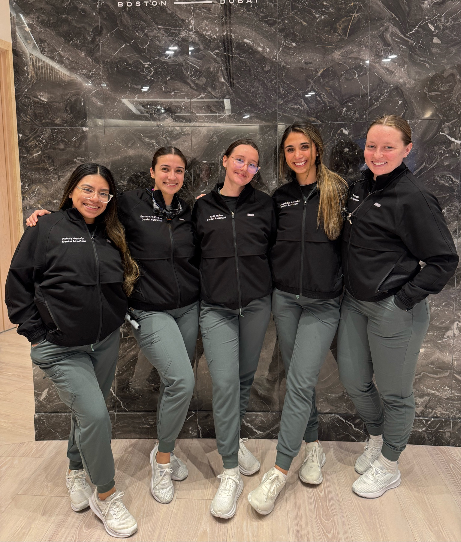 New year, new scrub jackets 🦷✨💚
• FIGS Scrub Jacket: M
• FIGS Zamora High Waisted Jogger: XS/T
• FIGS Underscrub: S
• FIGS Catarina Top: XS

#LTKSaleAlert #LTKActive #LTKWorkwear