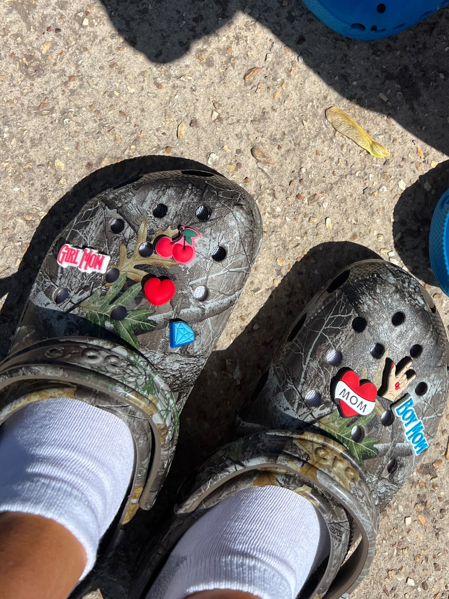 Cool mom crocs 💎