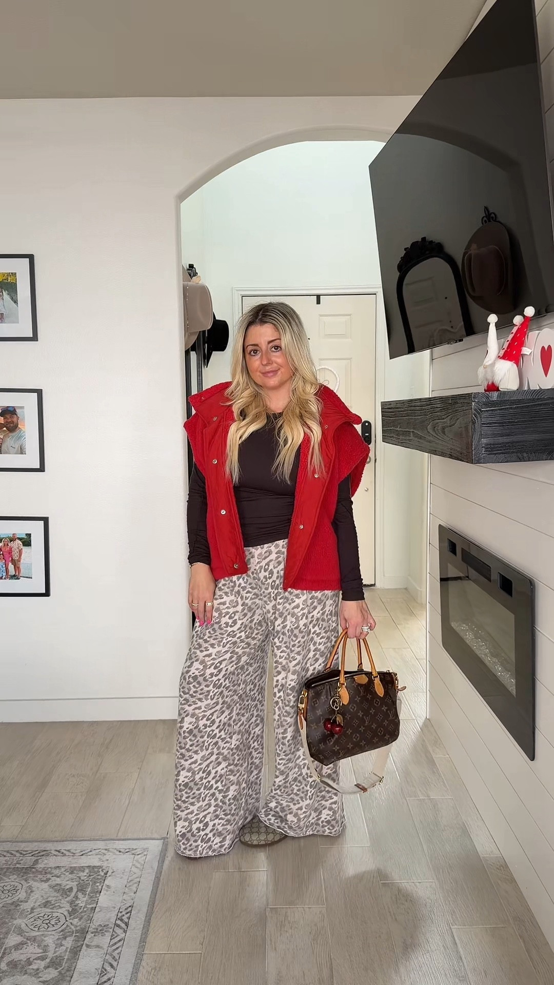 Winter outfit ❤️🍒
Fleece vest small
Lululemon top size 6
Leopard trouser pants small
Gucci clogs 
Lv purse 
Cherry charm

#LTKootd