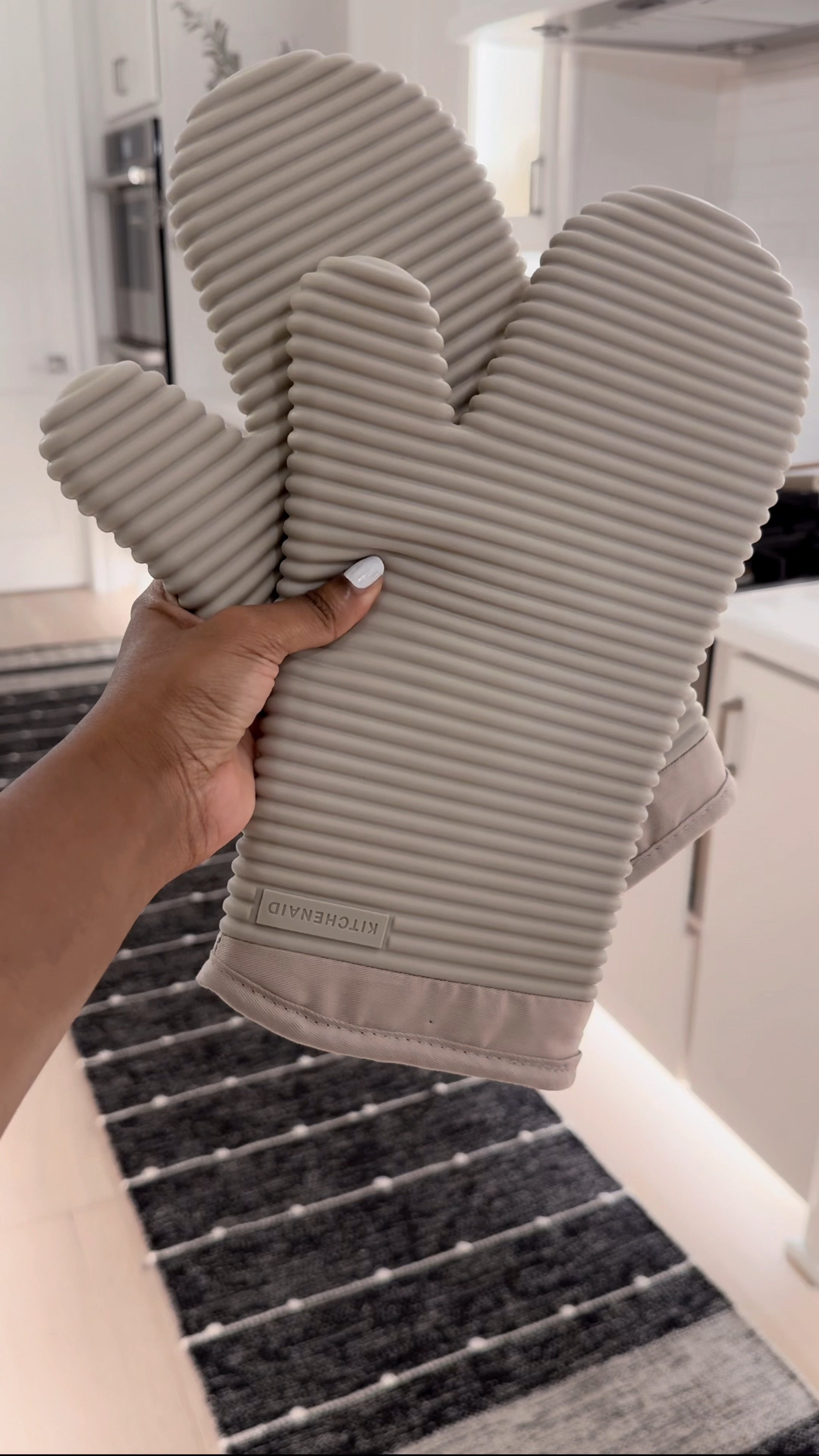 Comment: Kitchen 

#walmartpartner 

I love products that serve both Functionality + Esthetics 🥰.. and at @walmart I found:  
The most versatile Dish Rack…it is the … it is rust proof and holds items of all sizes! I also got matching oven mitts and pot holders , and a soap dispensing cleaning brush. 

Shop these items below! 🤍

@Shop.LTK #liketkit #IYWYK #walmarthome

#LTKHome #LTKStyleTip #LTKVideo