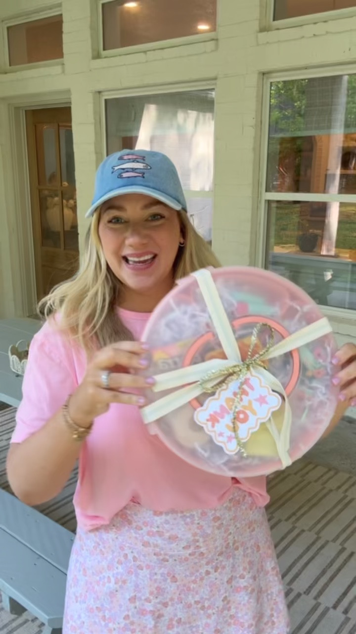 Great teacher gift from Target! Snackle box is only $10! Grab before it’s gone!

THEBLOOMINGNEST teacher gift teacher appreciation end of year gift card 

#LTKSeasonal #LTKBeauty #LTKFindsUnder50