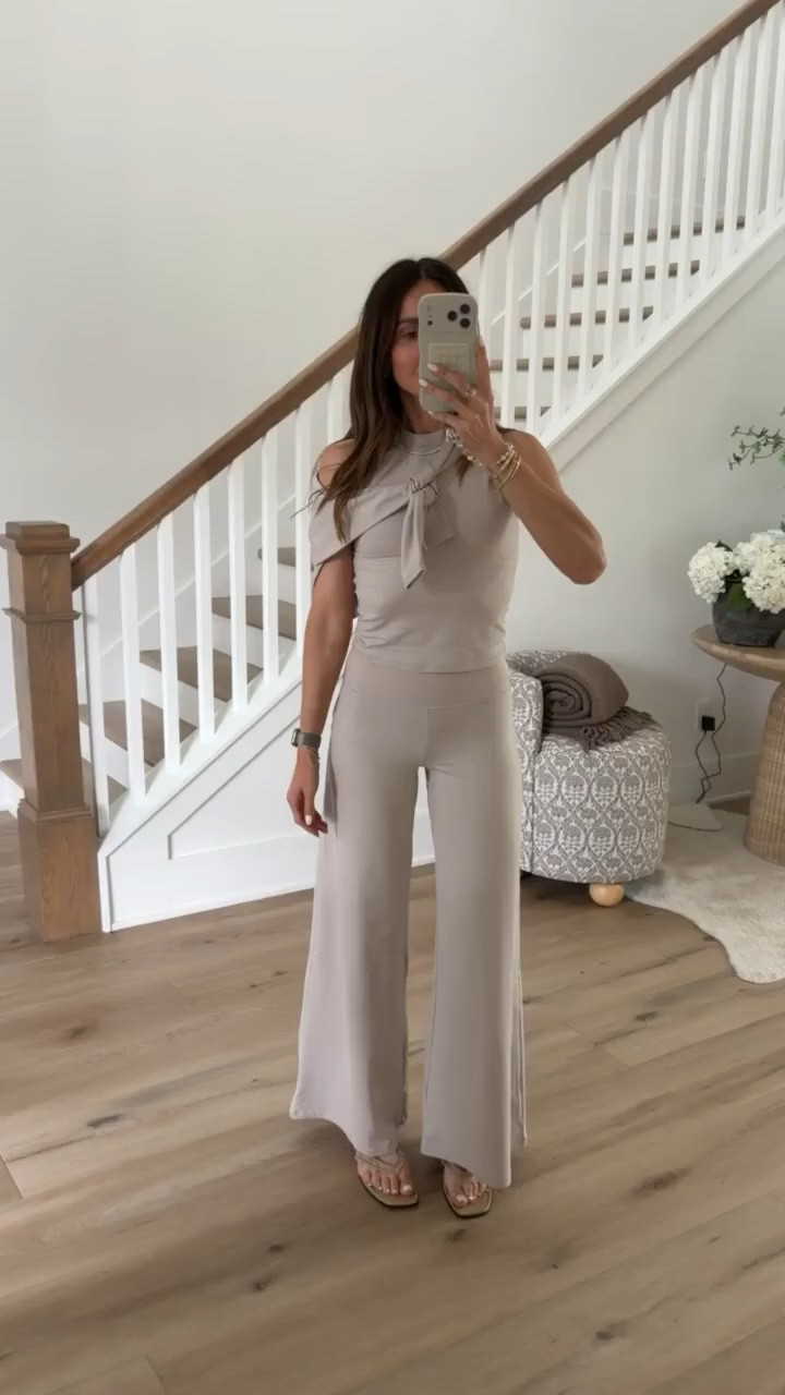 Use code ANNA20NEW for 20% off for new customers
#vuoripartner
This Vuori look is SO good and there are actually sizes still left. The soft fabric and relaxed fit make it comfortable without looking sloppy, and it’s perfect for travel days, errands, or casual weekends. I wouldn’t wait too long on this one.

Vuori outfit, Vuori fashion, casual fall outfit, travel outfit, comfortable outfit, women’s athleisure, fall activewear, everyday style, cozy fall outfit, Vuori finds, annabrstyle

#LTKootd #LTKgrwm #LTKdayinmylife